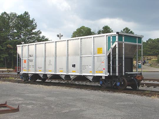 A 4,252-cubic-foot aluminum hopper car