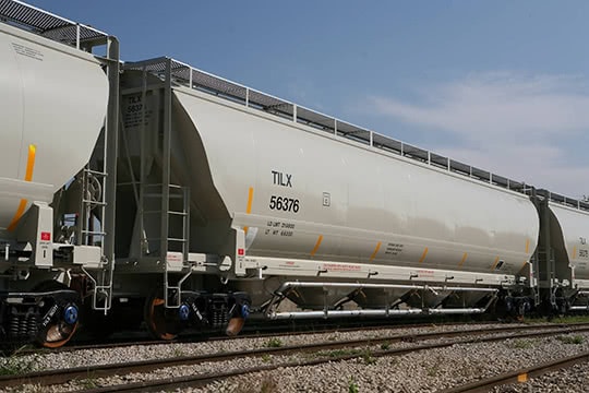 A 5,660-cubic-foot pressure differential covered hopper