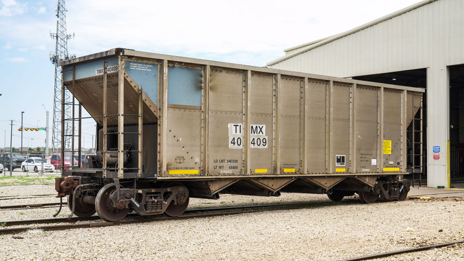 3,443 CUBIC FOOT AGGREGATE HOPPER
