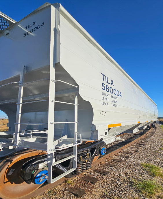 5,809 CUBIC FOOT COVERED HOPPER
